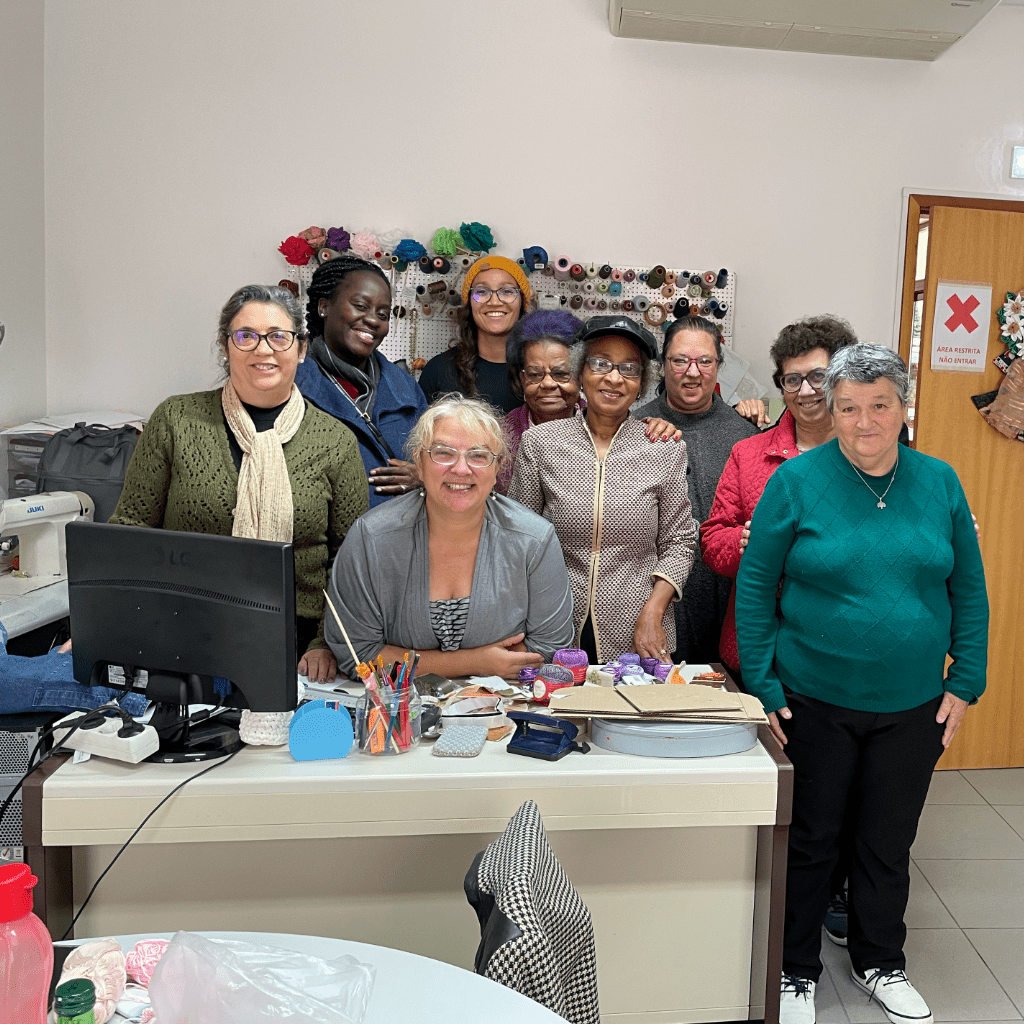 Gruppenbild der Strickerinnen der Caritas Coimbra, Portugal.